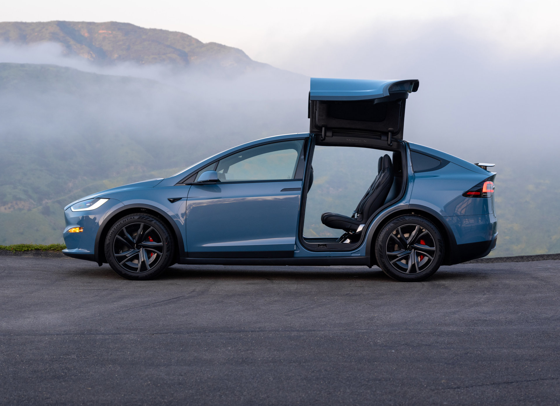 2022 Tesla Model X Plaid side profile