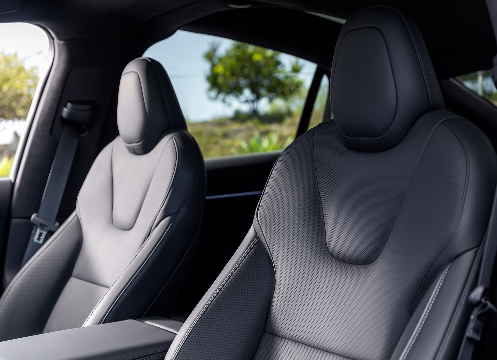 2022 Tesla Model X Plaid interior